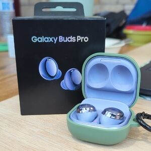 Samsung Galaxy Buds Pro in Violent